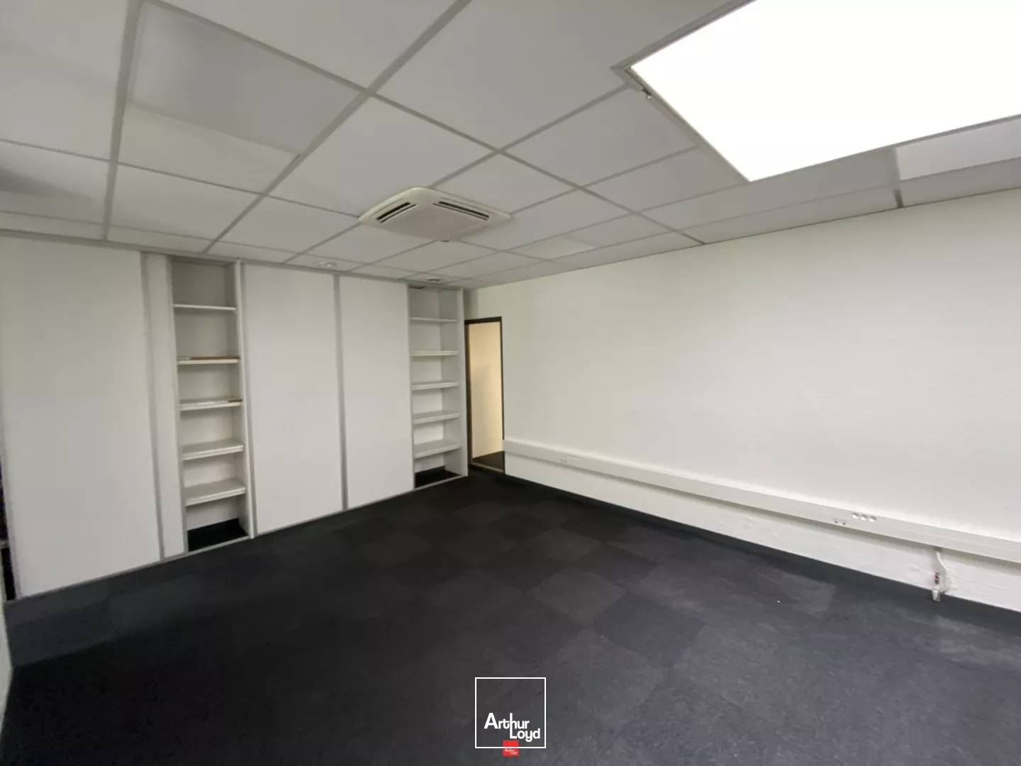 BUREAUX LUMINEUX A LOUER ECHIROLLES 125 M² 