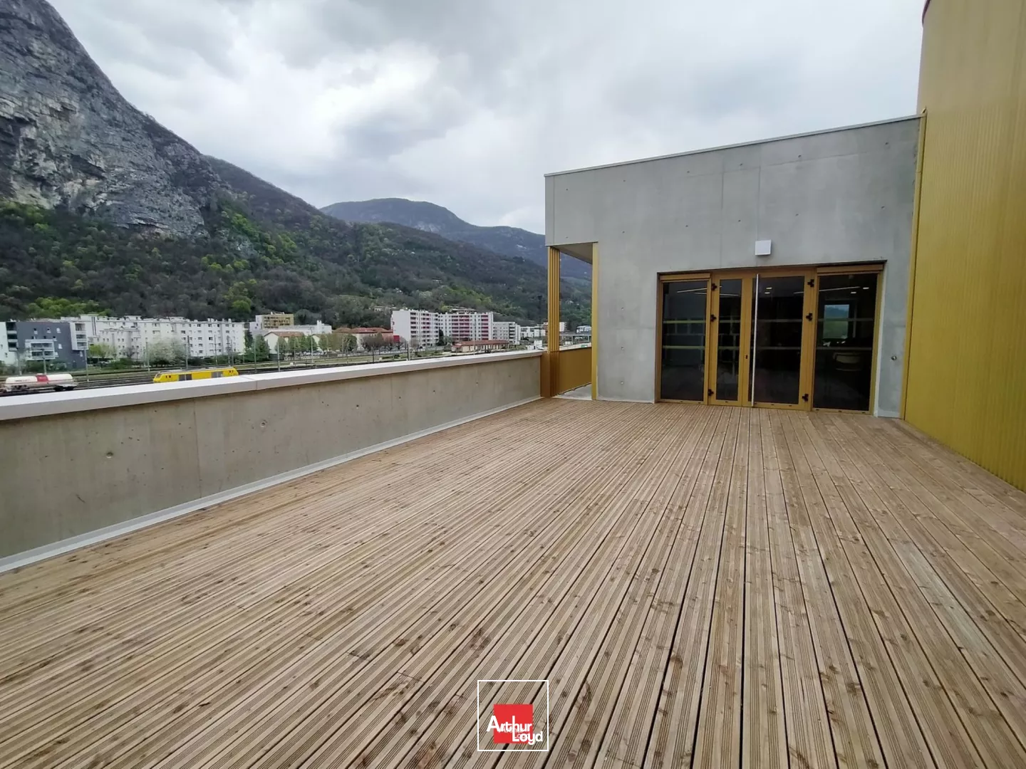 LOCATION DE BUREAUX NEUFS SAINT MARTIN LE VINOUX PROCHE GARE ET TRAM