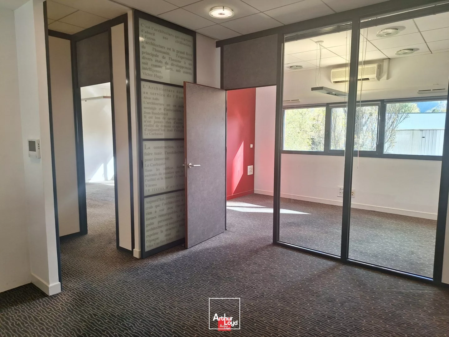 BUREAUX A LOUER A CROLLES 119M² AVEC PARKING