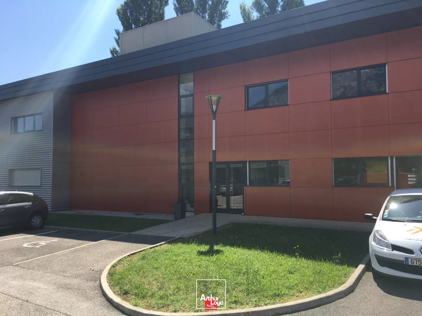 BUREAUX A LOUER A CROLLES 119M² AVEC PARKING
