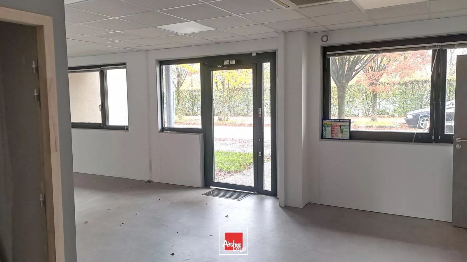LOCATION DE BUREAUX EN RDC SAINT MARTIN D'HERES ZAC CENTRE 353M²
