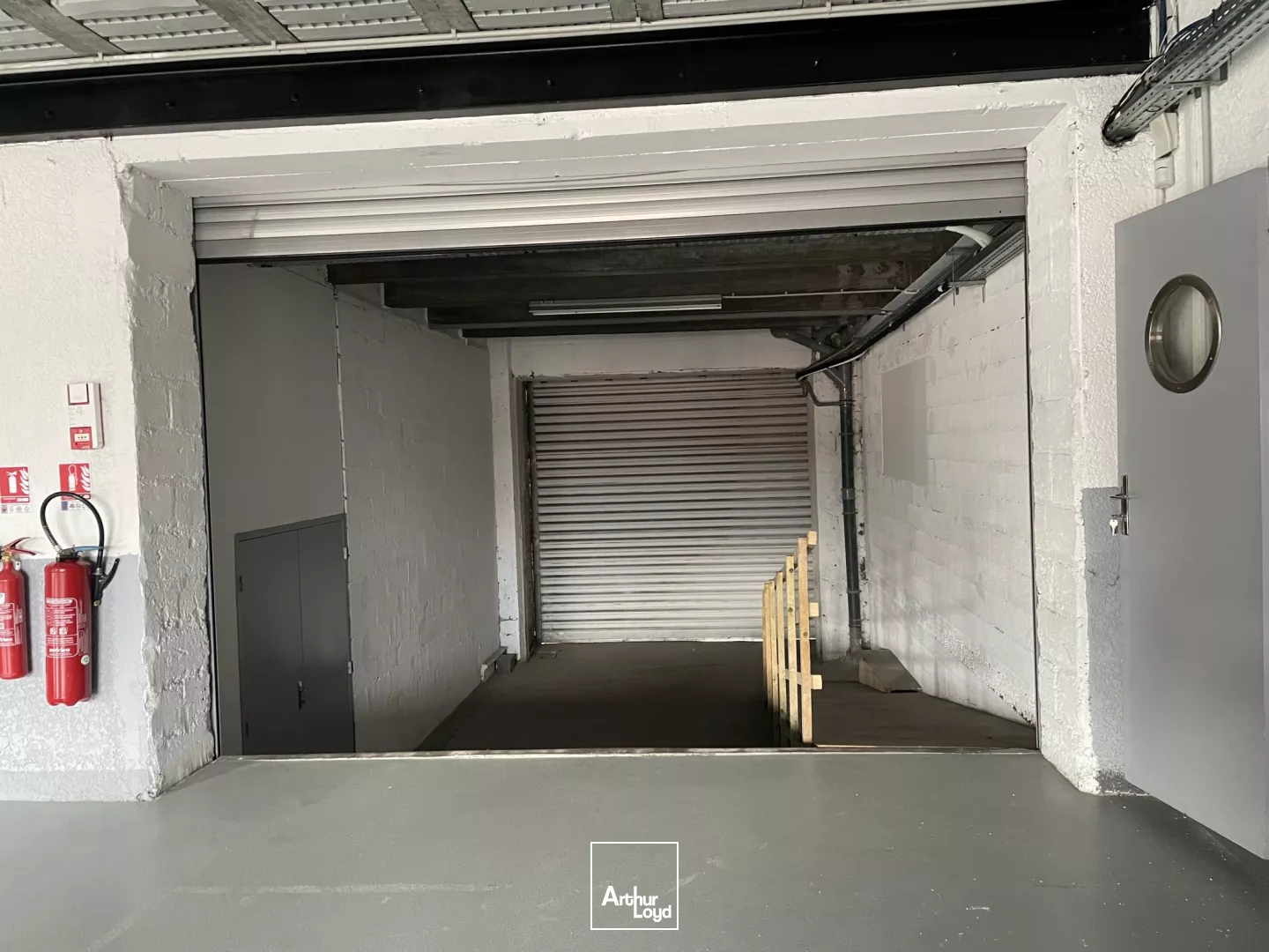 PRIX DE VENTE EN BAISSE : Bâtiment mixte indépendant sur son terrain à Saint-Étienne