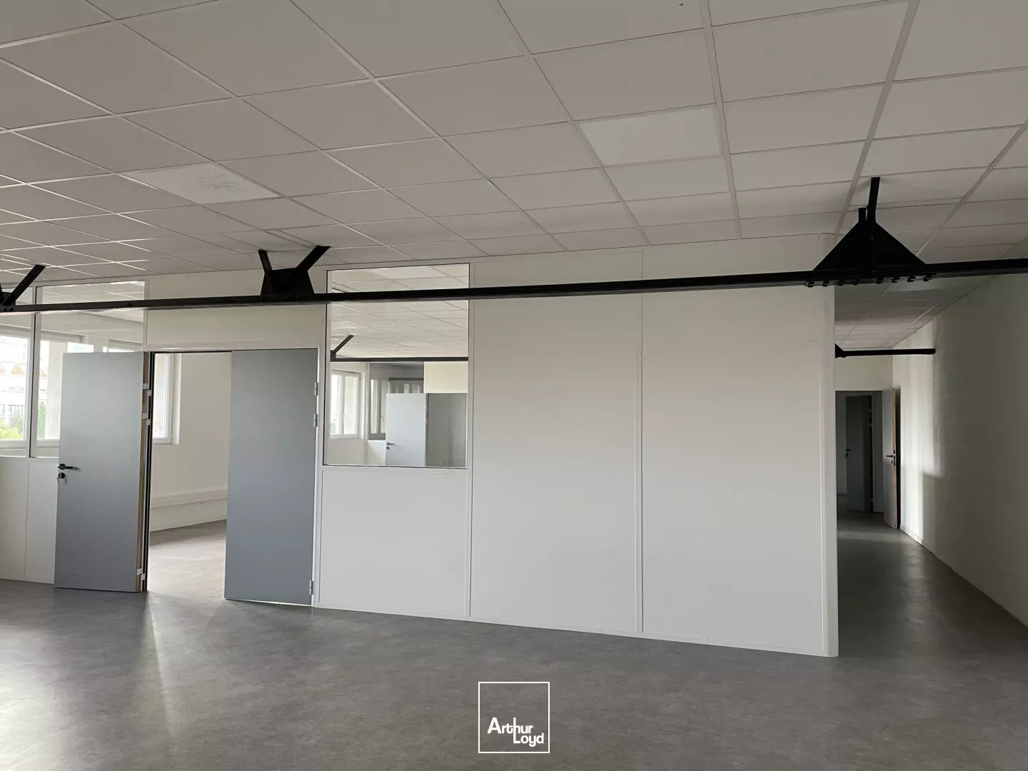 PRIX DE VENTE EN BAISSE : Bâtiment mixte indépendant sur son terrain à Saint-Étienne