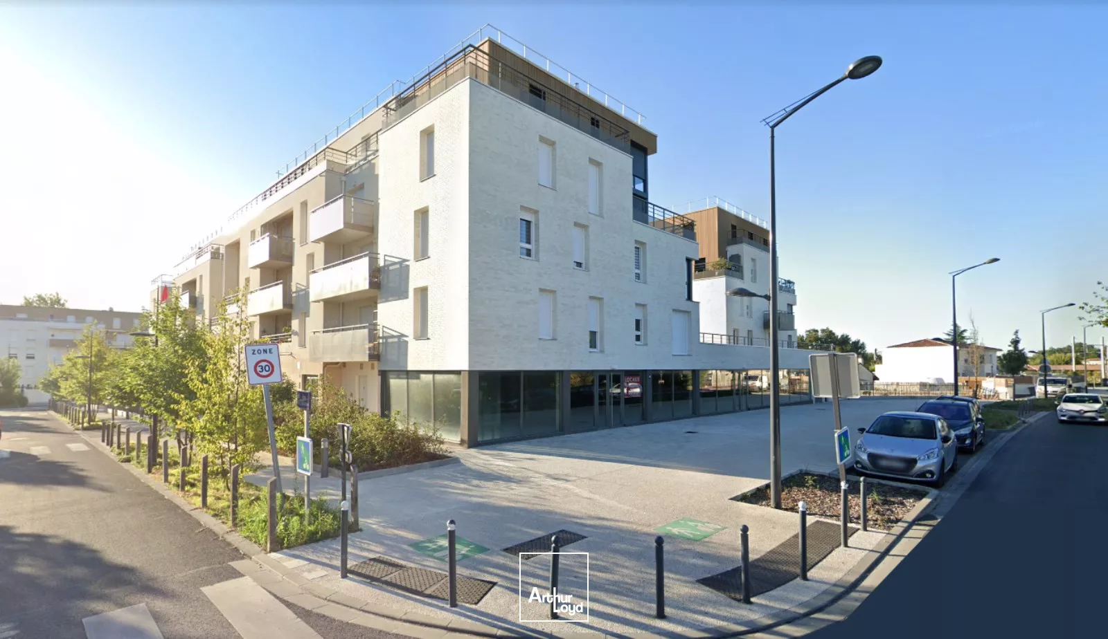 Local commercial en pied d'immeuble de 174 m2 à louer à Bruges