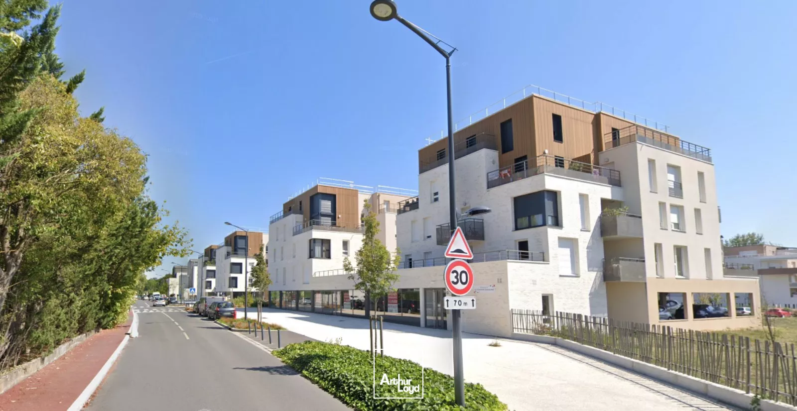 Local commercial en pied d'immeuble de 174 m2 à louer à Bruges