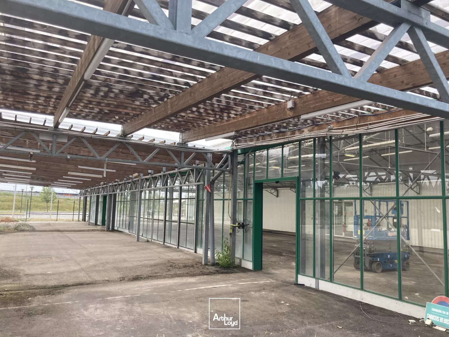 A LOUER - LOCAUX COMMERCIAUX - BIGANOS