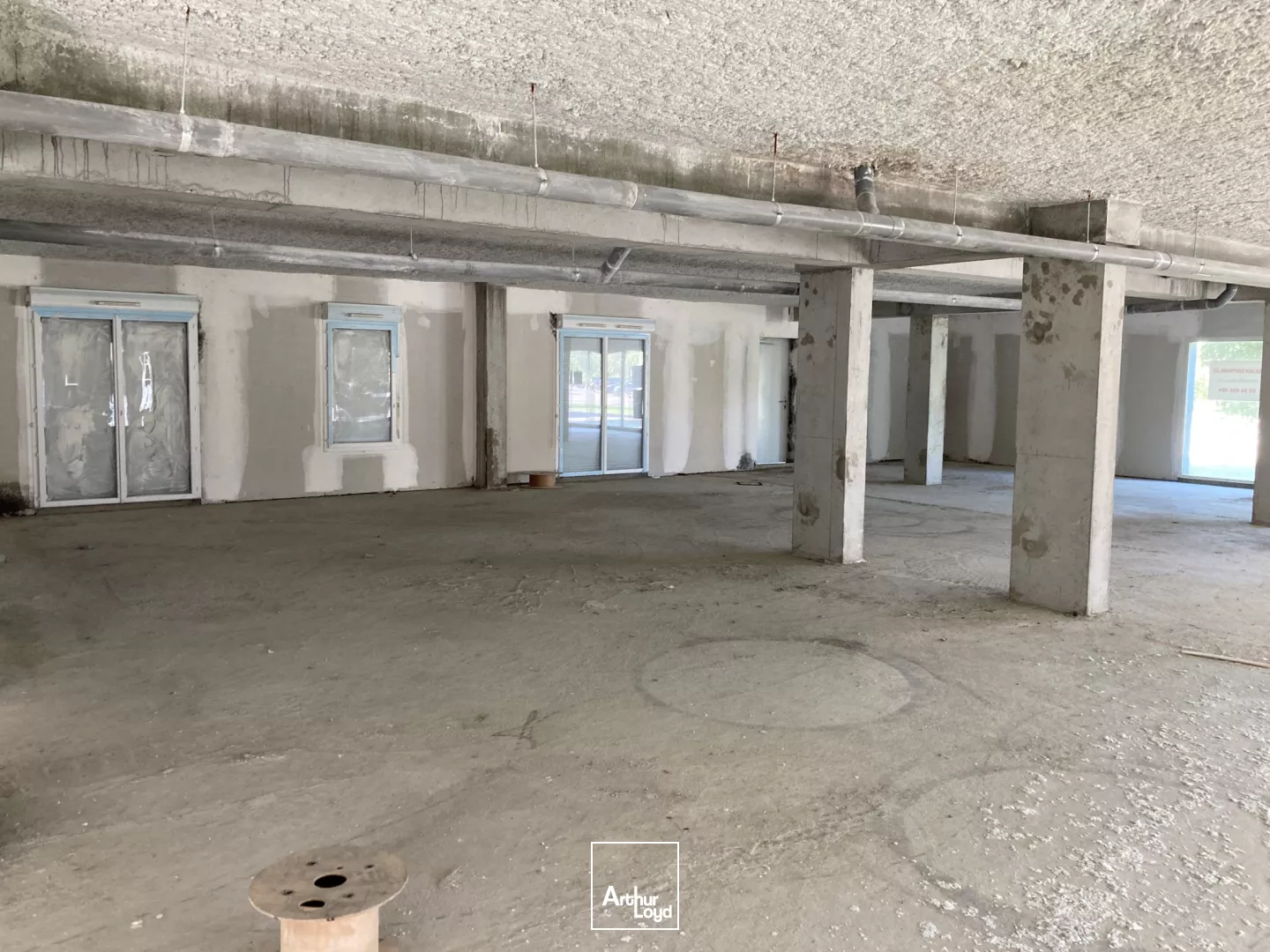 Locaux commerciaux à louer à l'entrée de la ville d'Ambès