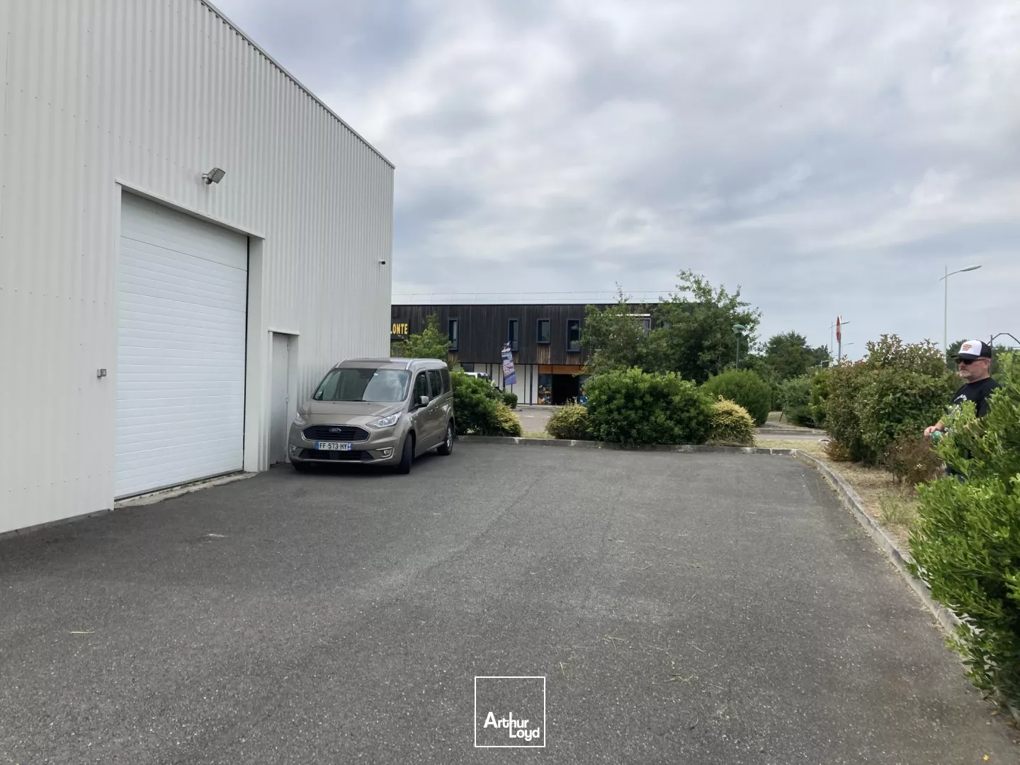 A LOUER - LOCAUX COMMERCIAUX - BIGANOS