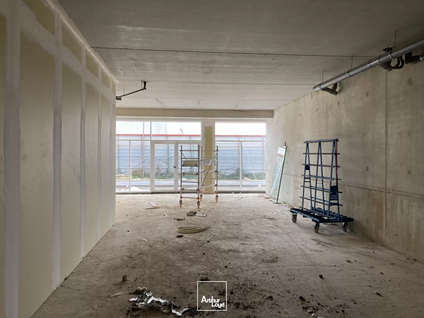 À louer, local commercial de 103 m2 à Mérignac sur un axe passant à proximité du tram