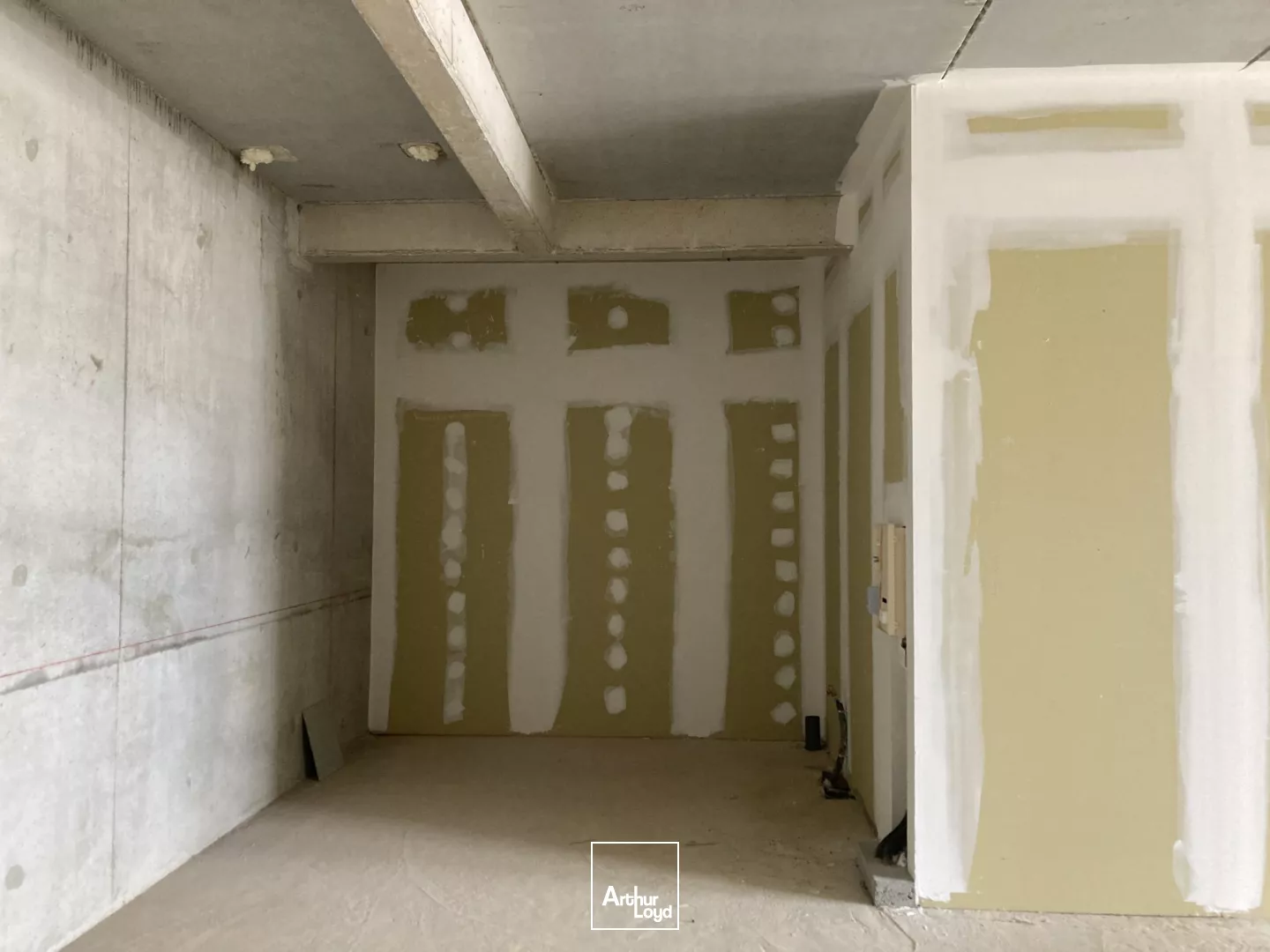 À louer, local commercial de 103 m2 à Mérignac sur un axe passant à proximité du tram