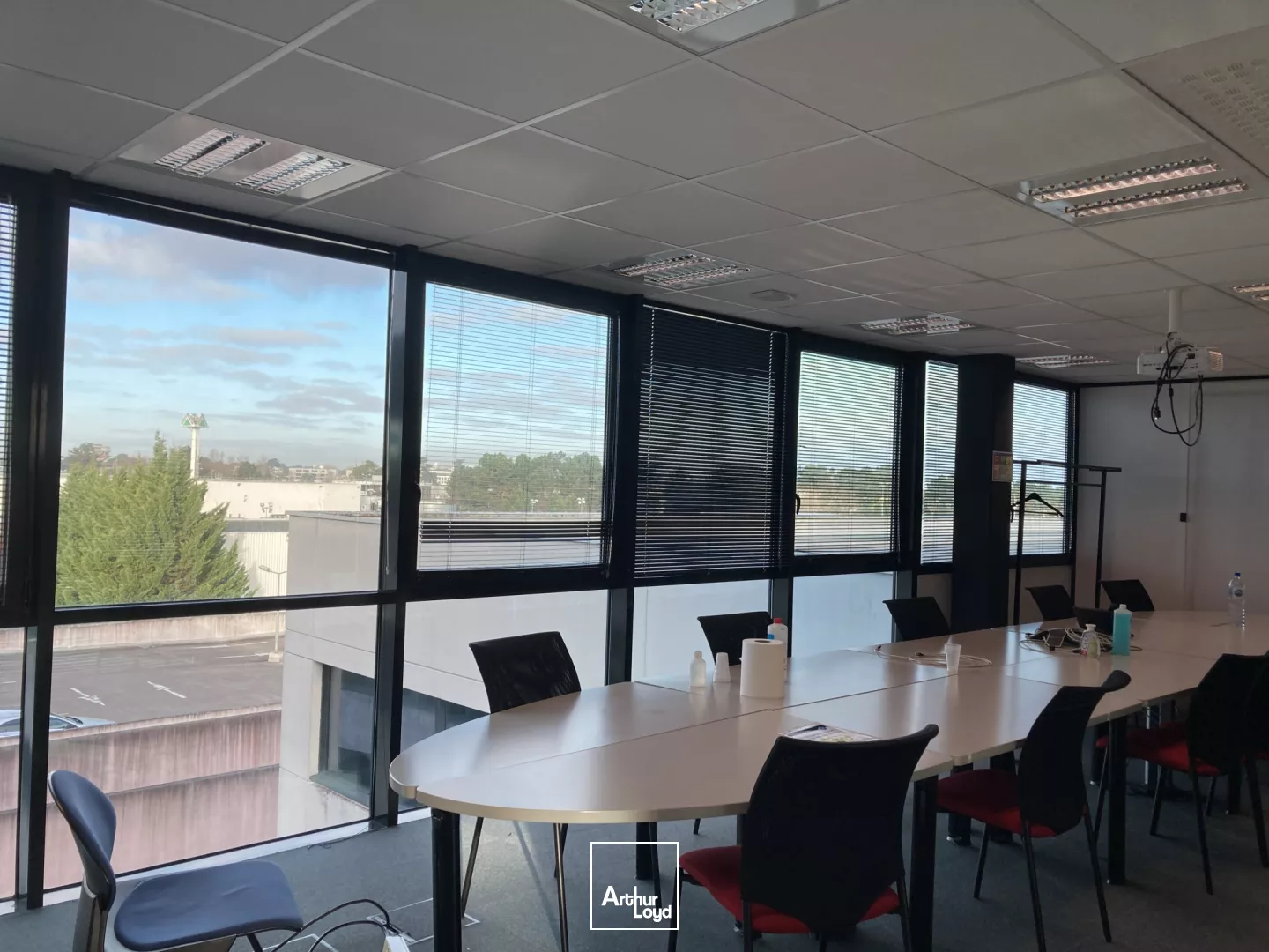 2 612 m² de bureaux à louer à Gradignan proche autoroute A63 et rocade