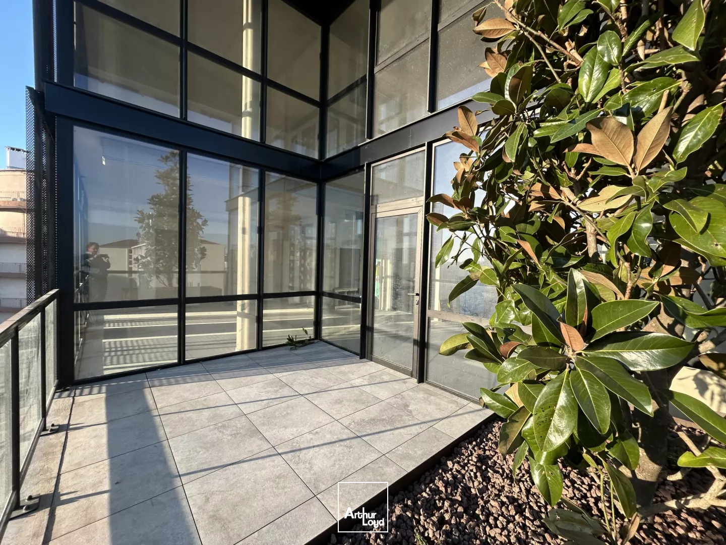 BUREAUX NEUFS A LA VENTE