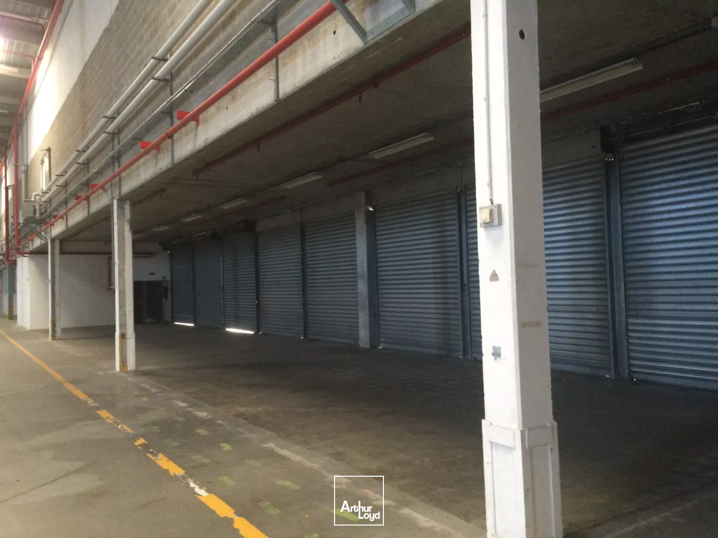 ENTREPOT AVEC QUAIS - A PARTIR DE 1155 M²