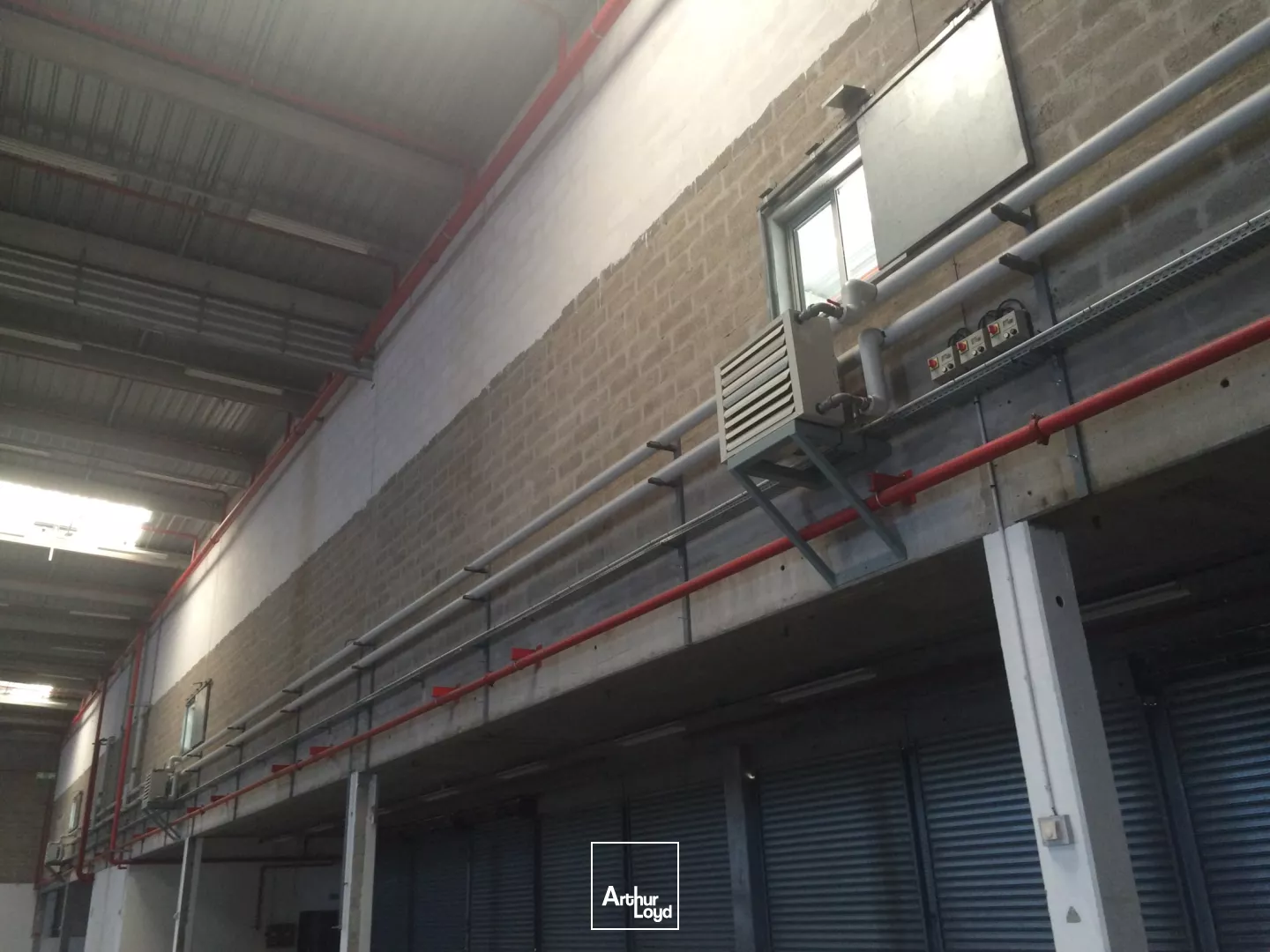 ENTREPOT AVEC QUAIS - A PARTIR DE 1155 M²