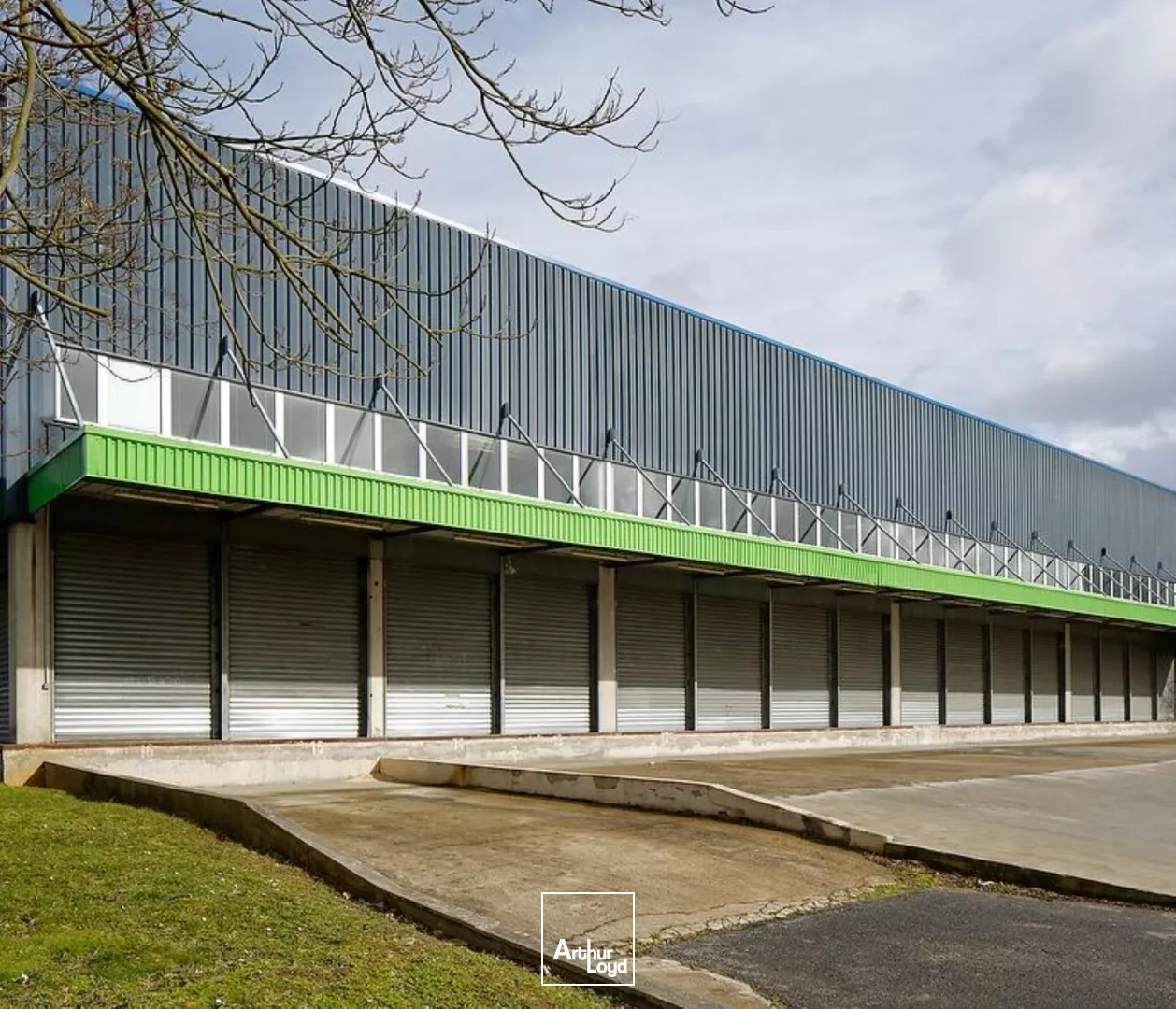 ENTREPOT AVEC QUAIS - A PARTIR DE 1155 M²