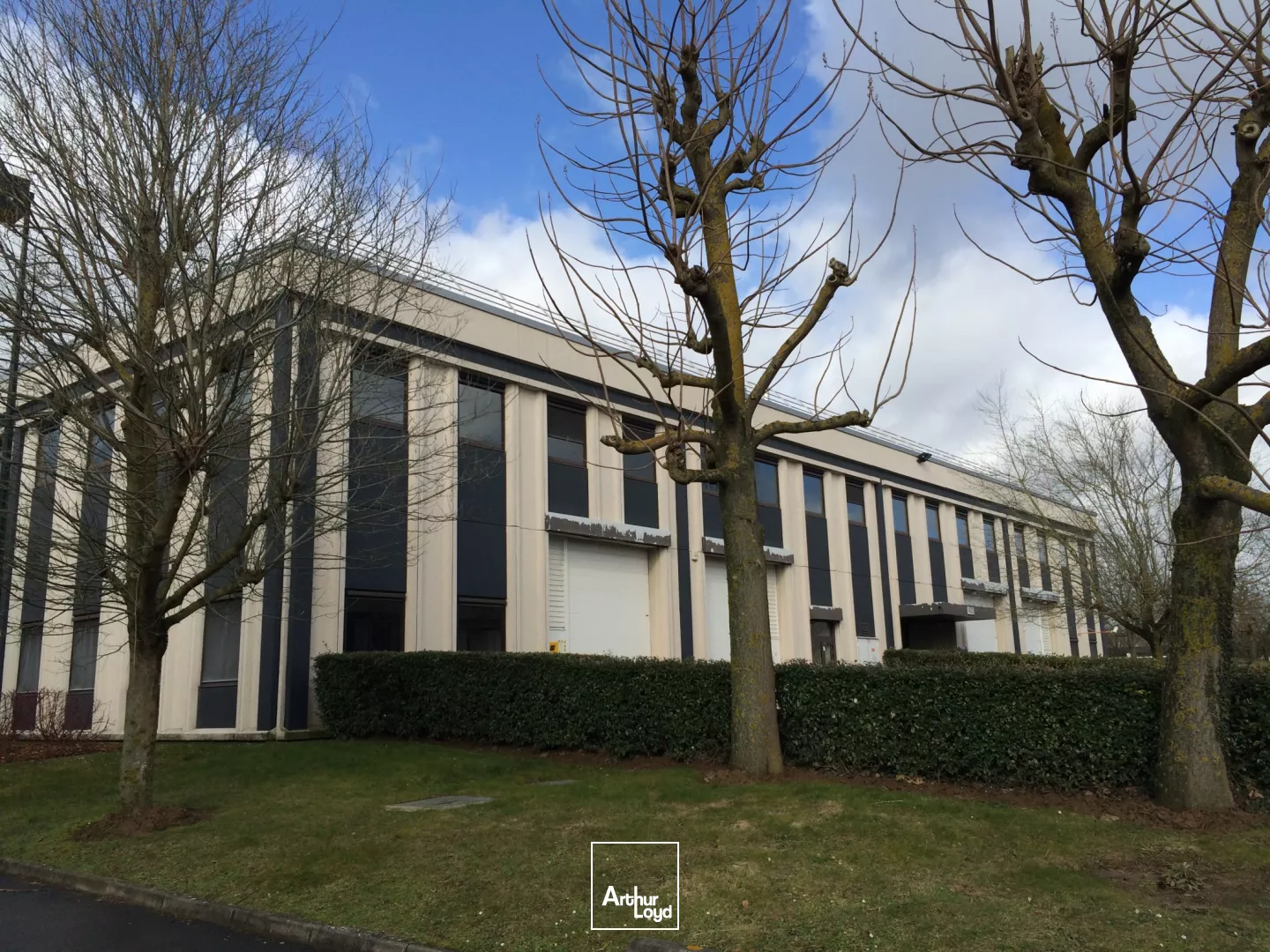 MOSAIC PARC - ACTIVITE AVEC BUREAUX - 1251 m² divisibles 414 M²