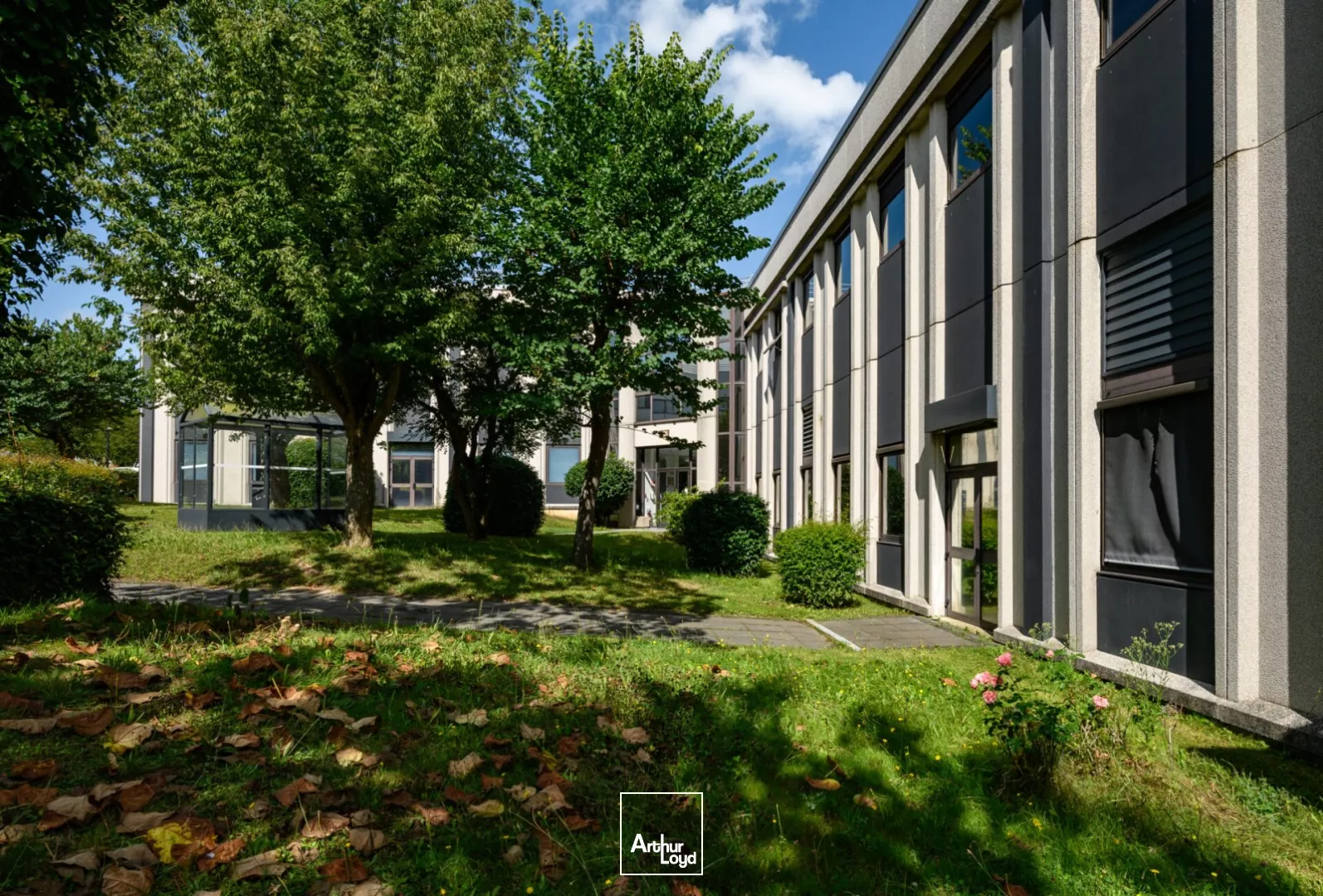 MOSAIC PARC - ACTIVITE AVEC BUREAUX - 1251 m² divisibles 414 M²