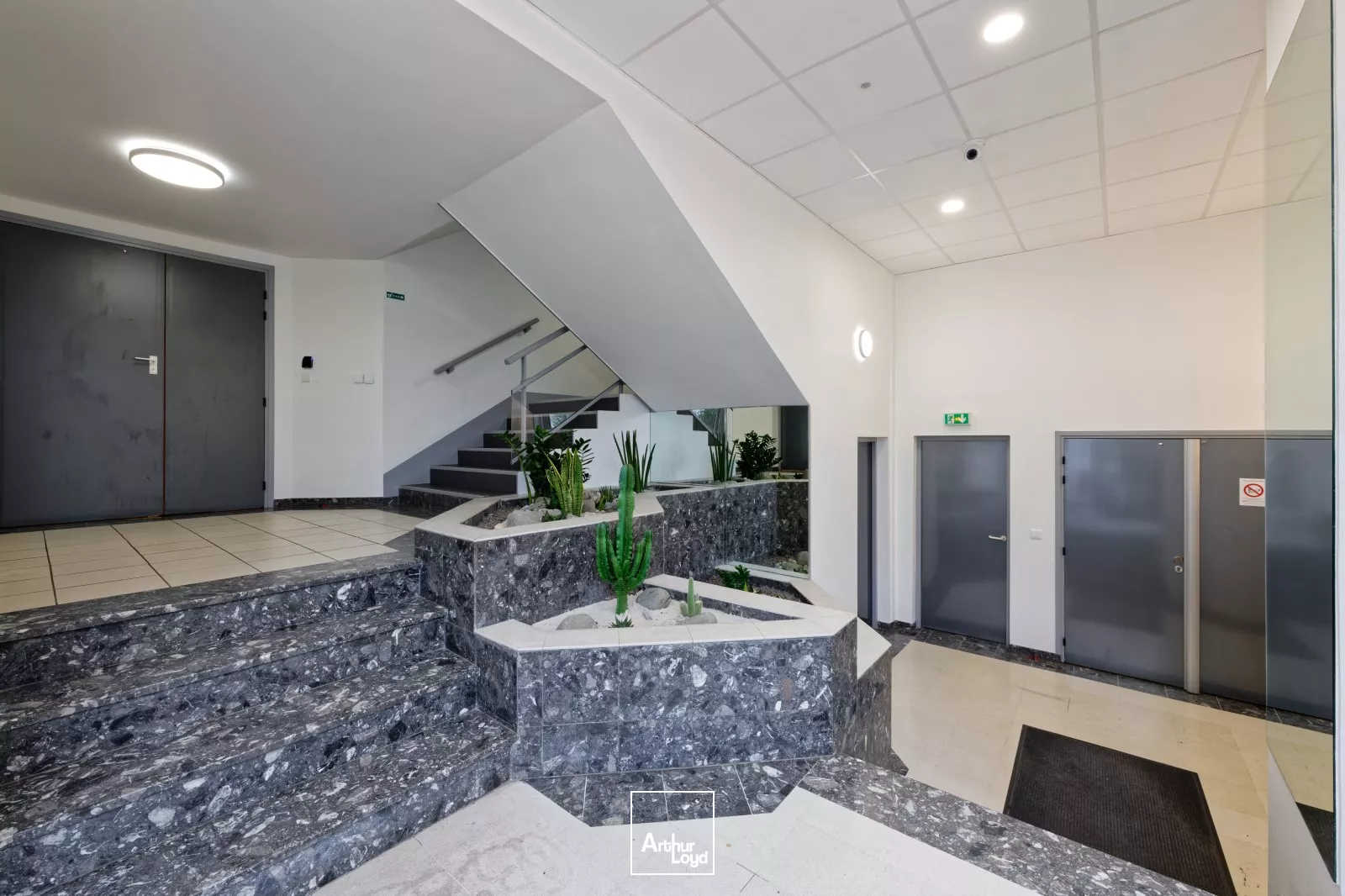 MOSAIC PARC - ACTIVITE AVEC BUREAUX - 1251 m² divisibles 414 M²