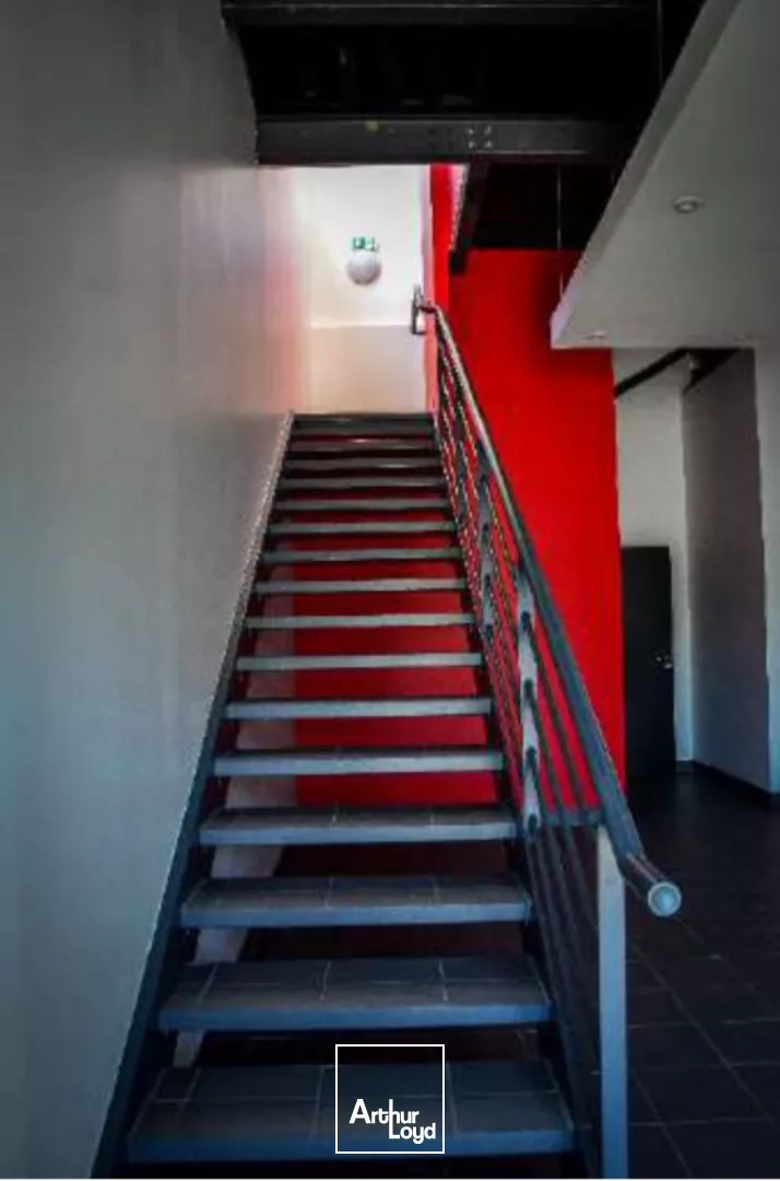 Cellule d'activité neuve de 800m² disponible à la location