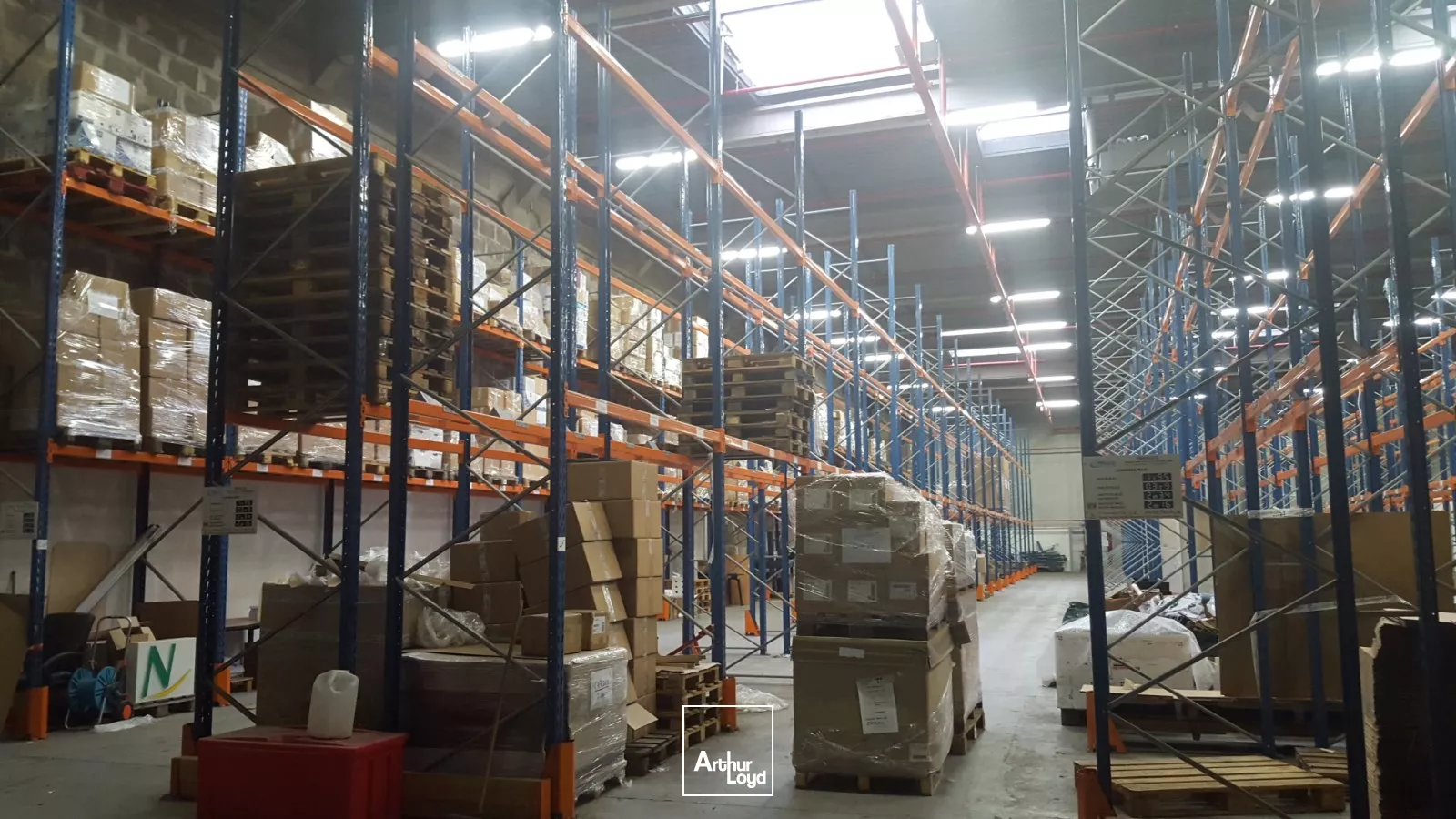 ENTREPOT AVEC QUAIS - SORTIE A 15 - 9581 M² DIV. ICPE 1510