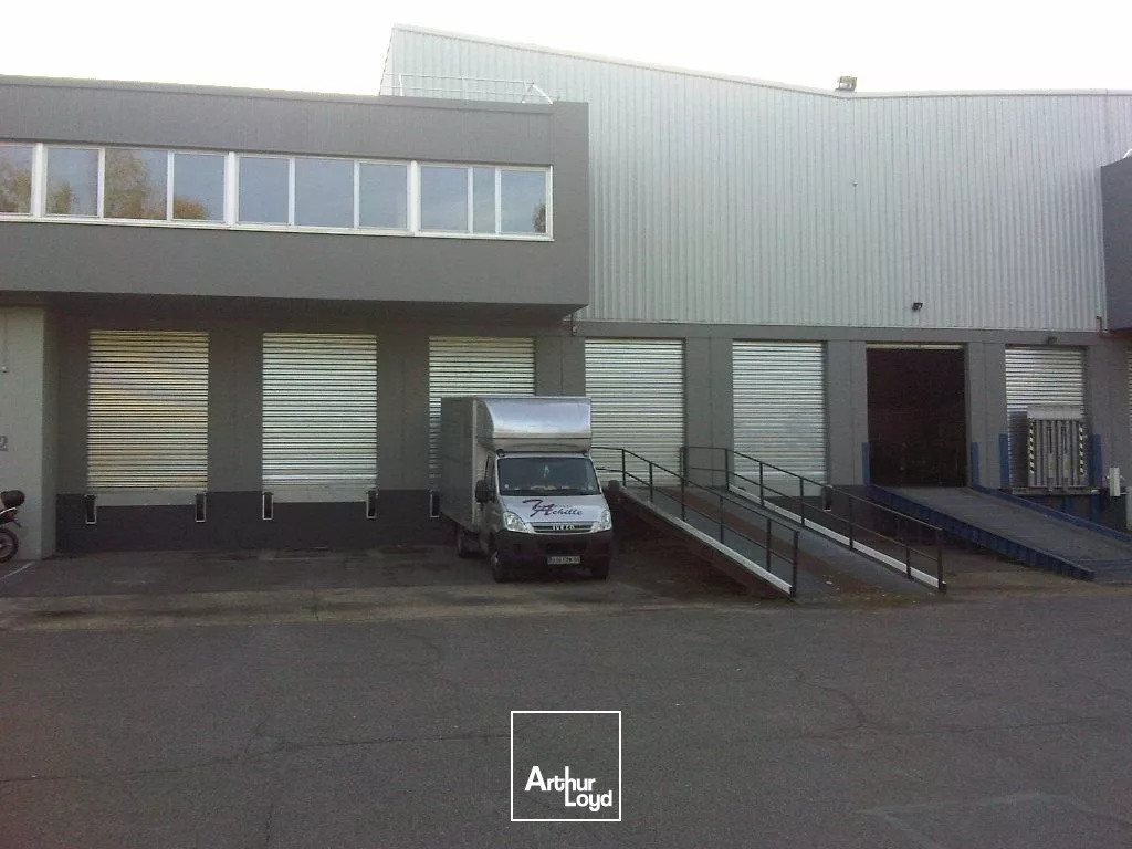 ENTREPOT AVEC QUAIS - SORTIE A 15 - 9581 M² DIV. ICPE 1510