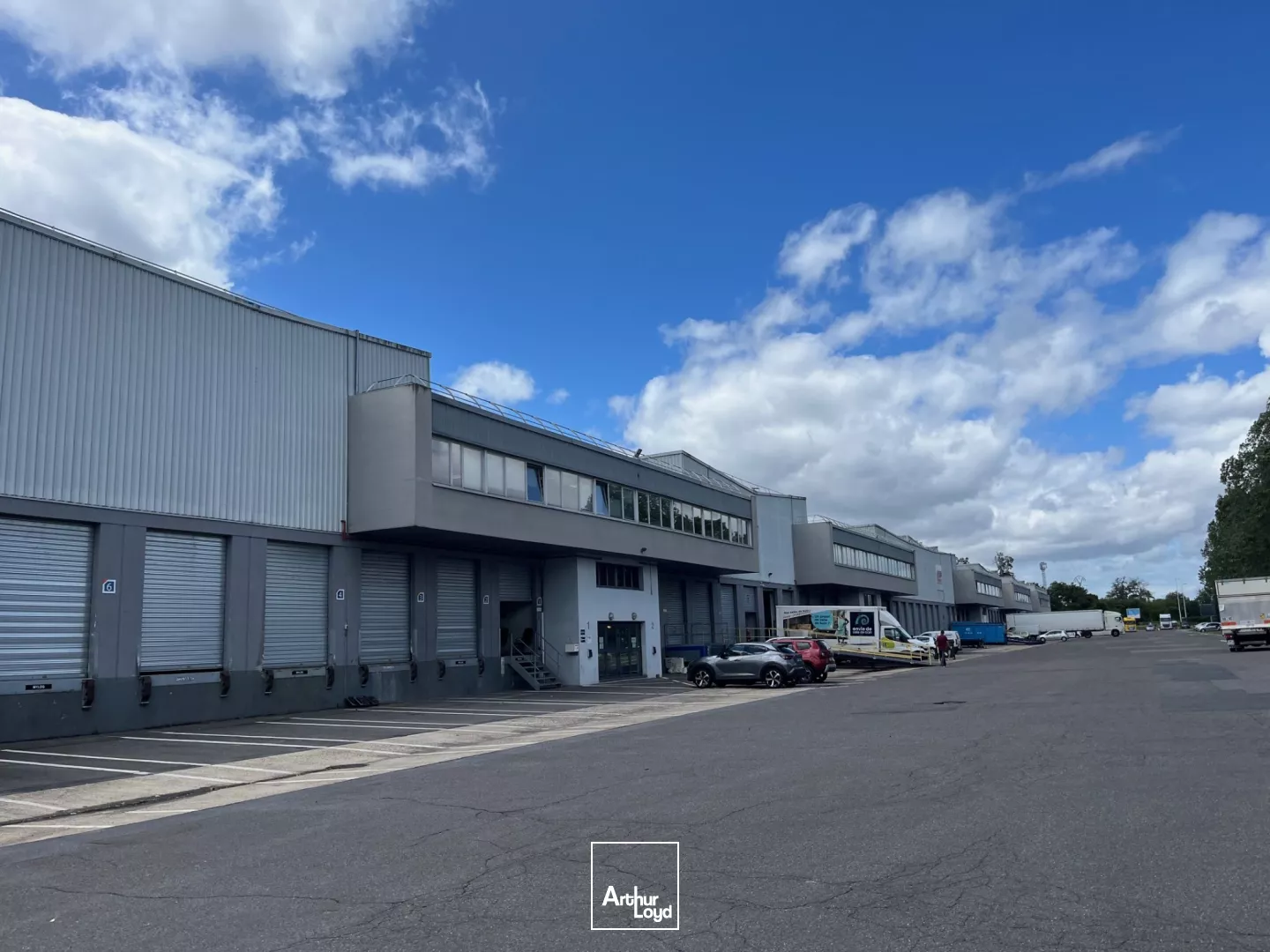 ENTREPOT AVEC QUAIS - SORTIE A 15 - 9581 M² DIV. ICPE 1510