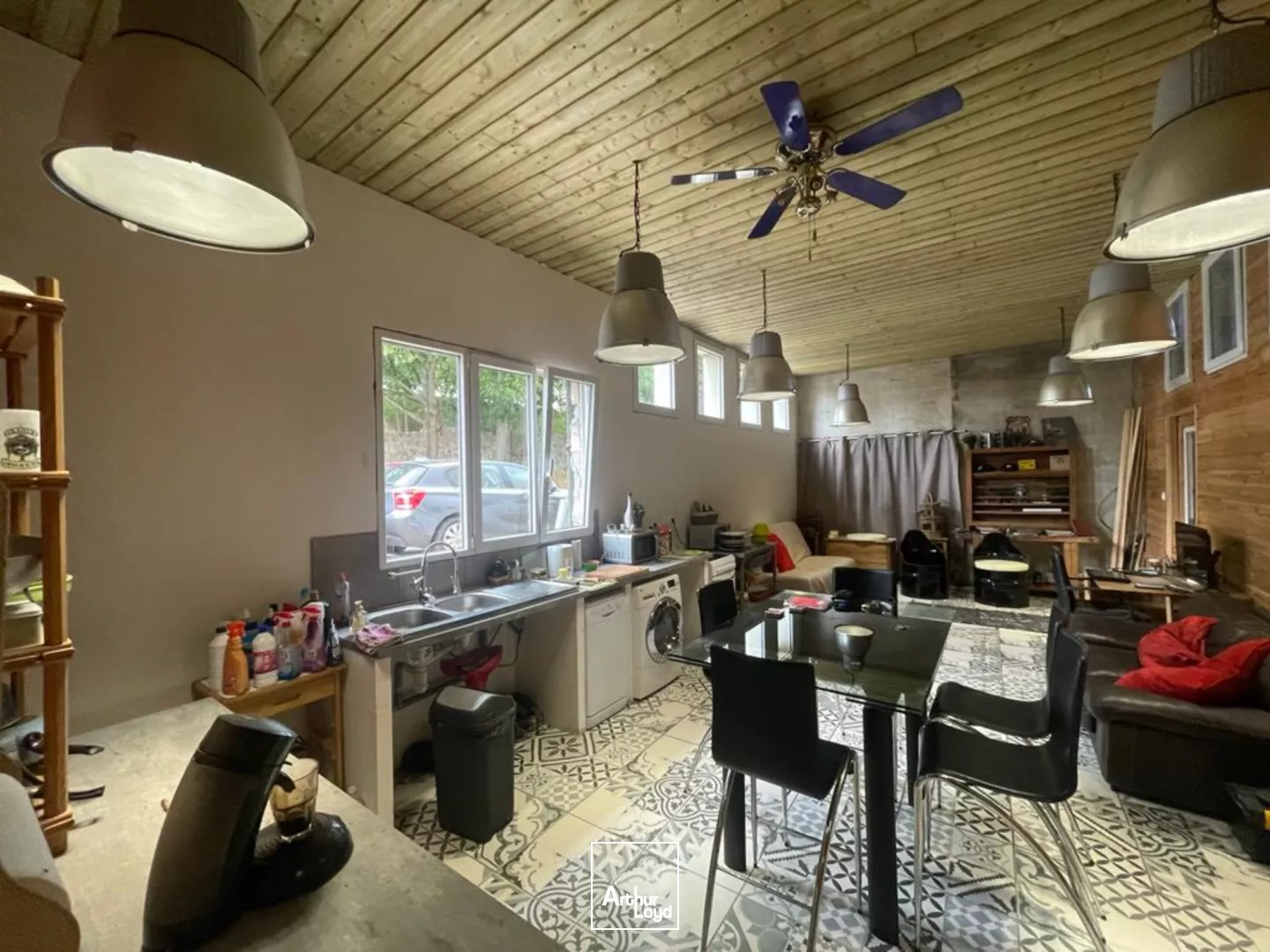 Locaux d'activité à vendre à MARINES 95640