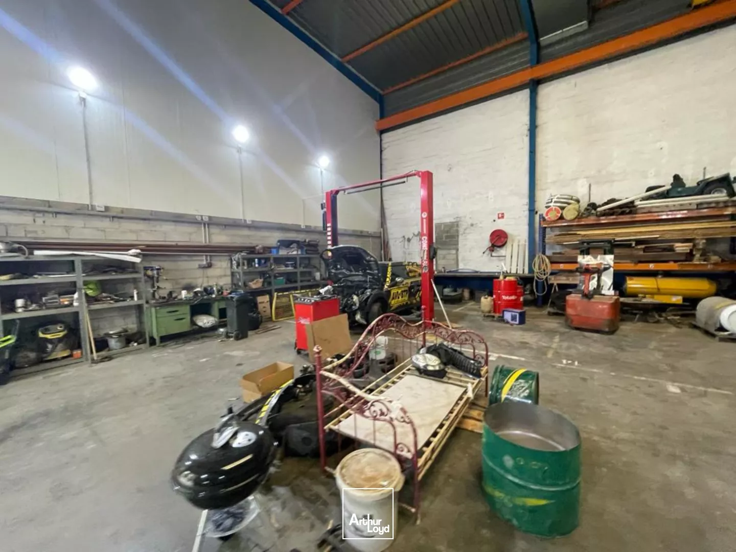 Locaux d'activité à vendre à MARINES 95640