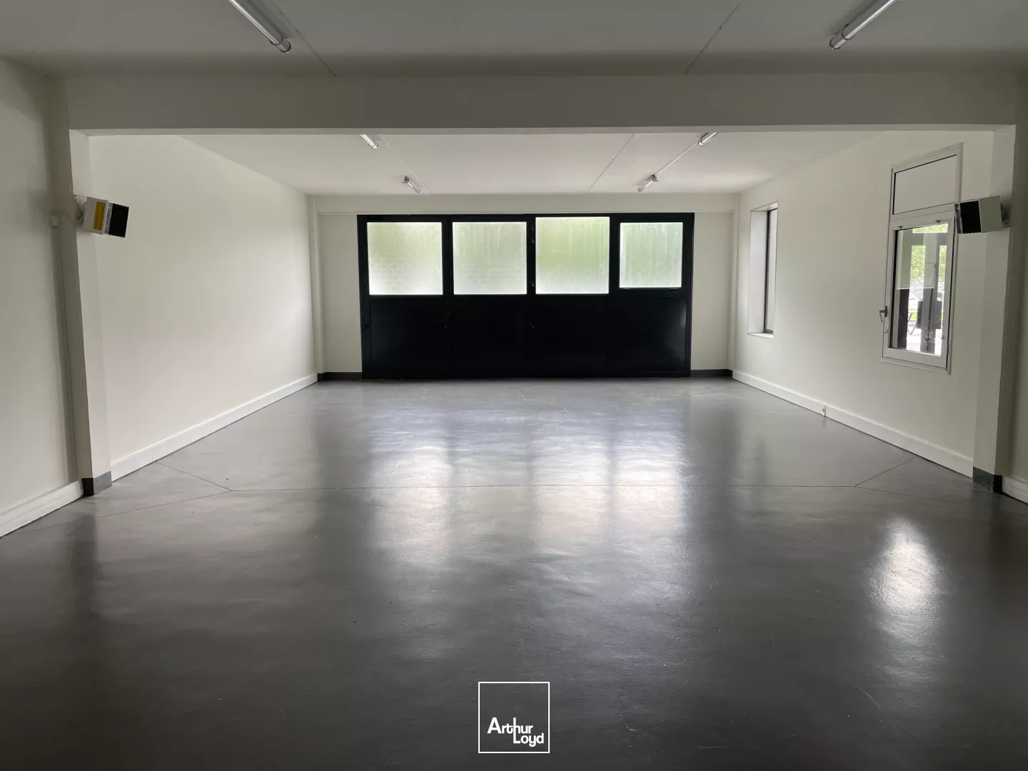 Locaux d'activité à louer à HERBLAY 95220