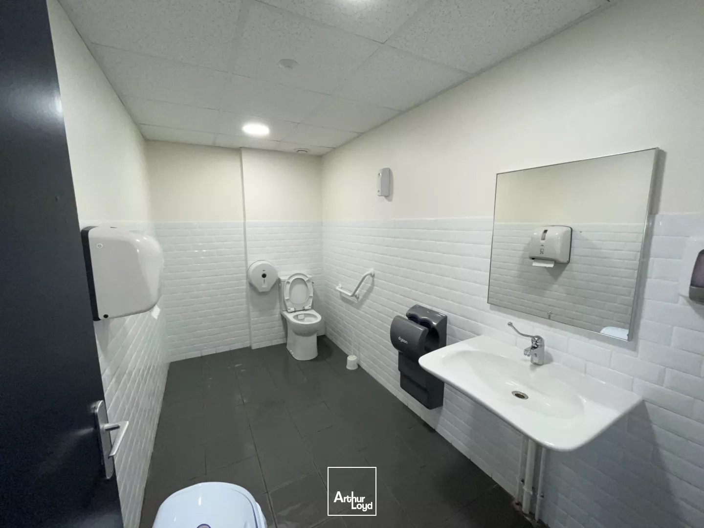 Locaux d'activité à louer à HERBLAY 95220