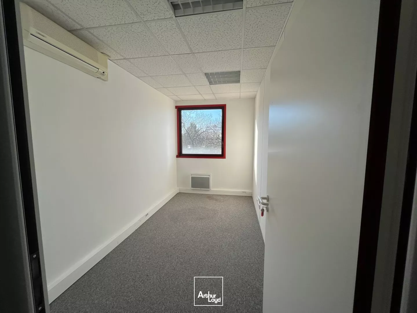 Locaux d'activité à louer à HERBLAY 95220