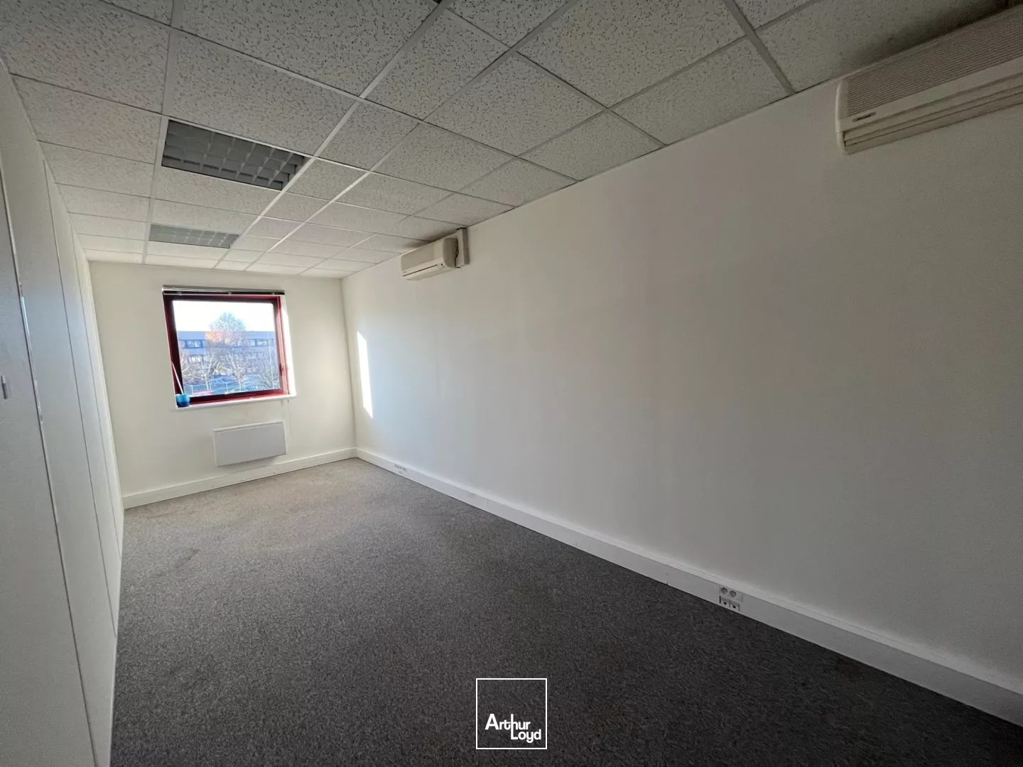 Locaux d'activité à louer à HERBLAY 95220