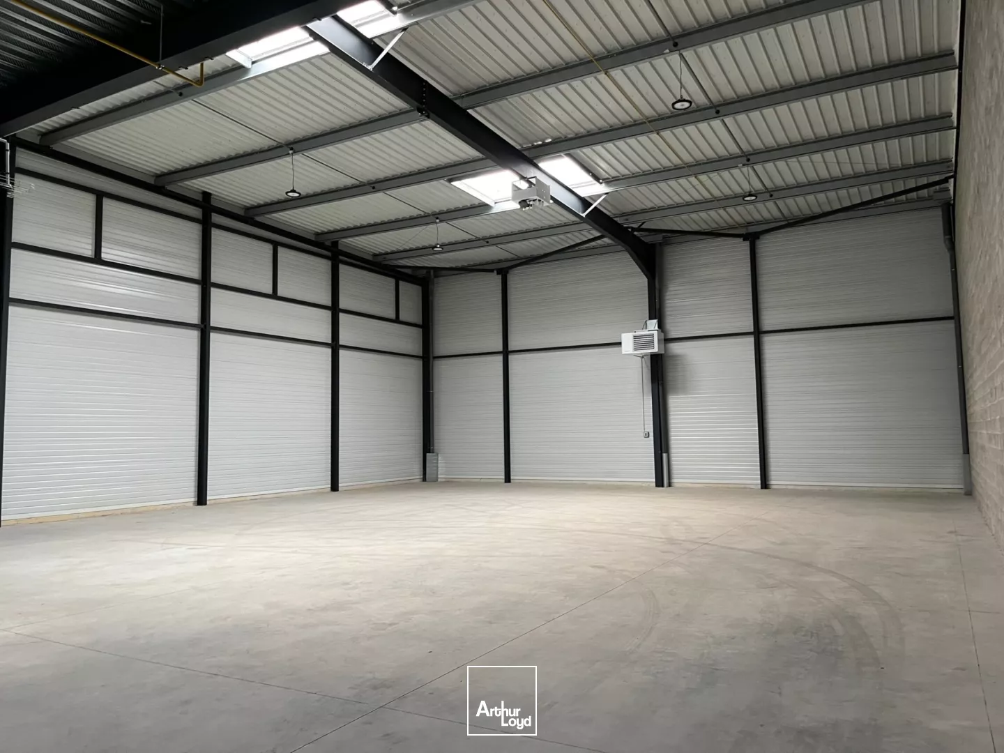 Locaux d'activité à louer à FREPILLON 95740