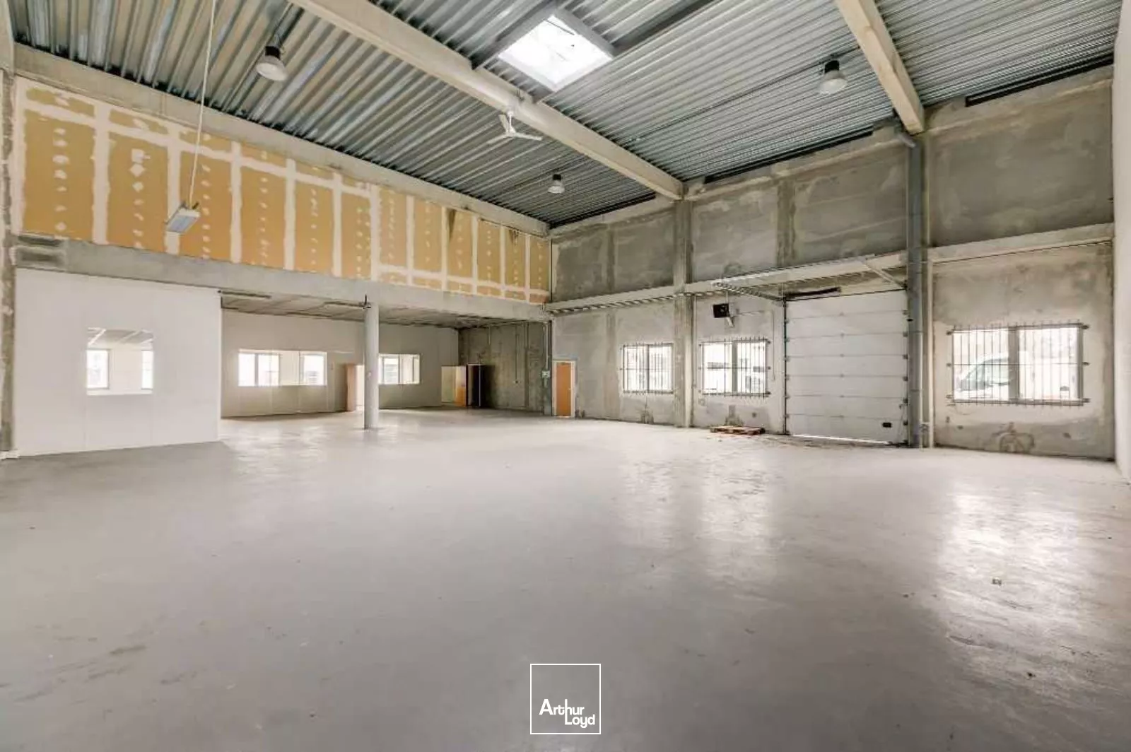 LOCAUX D'ACTIVITE/BUREAUX A LOUER QUAIS DE SEINE