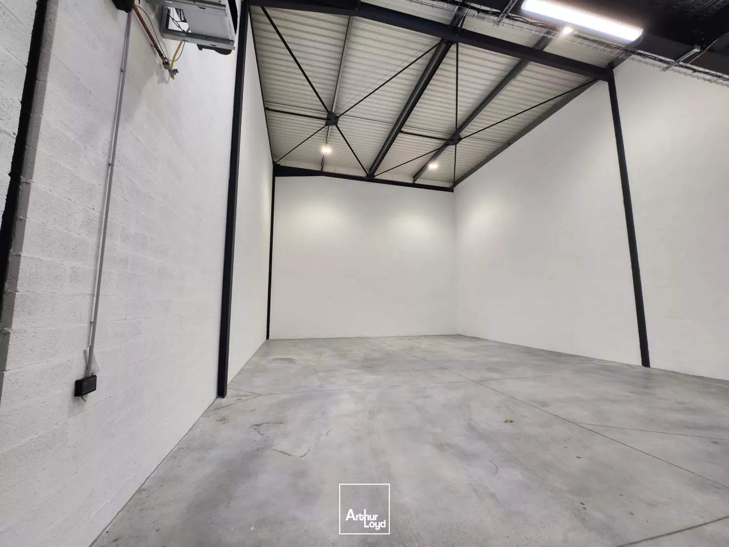 Petites cellules d'activités neuves à louer