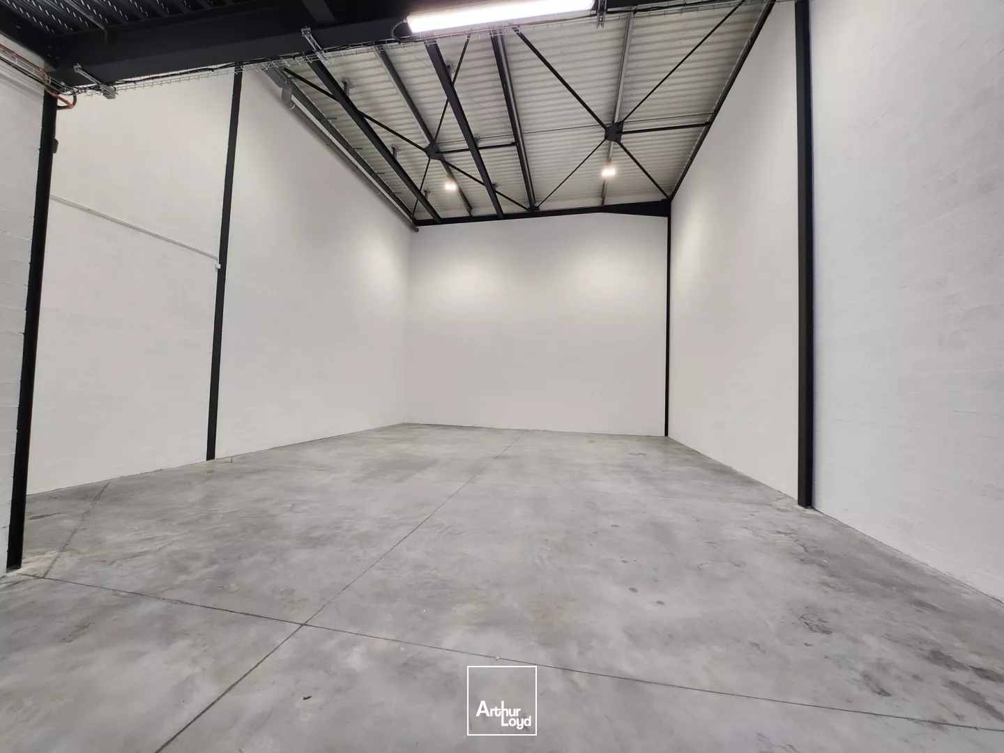 Petites cellules d'activités neuves à louer