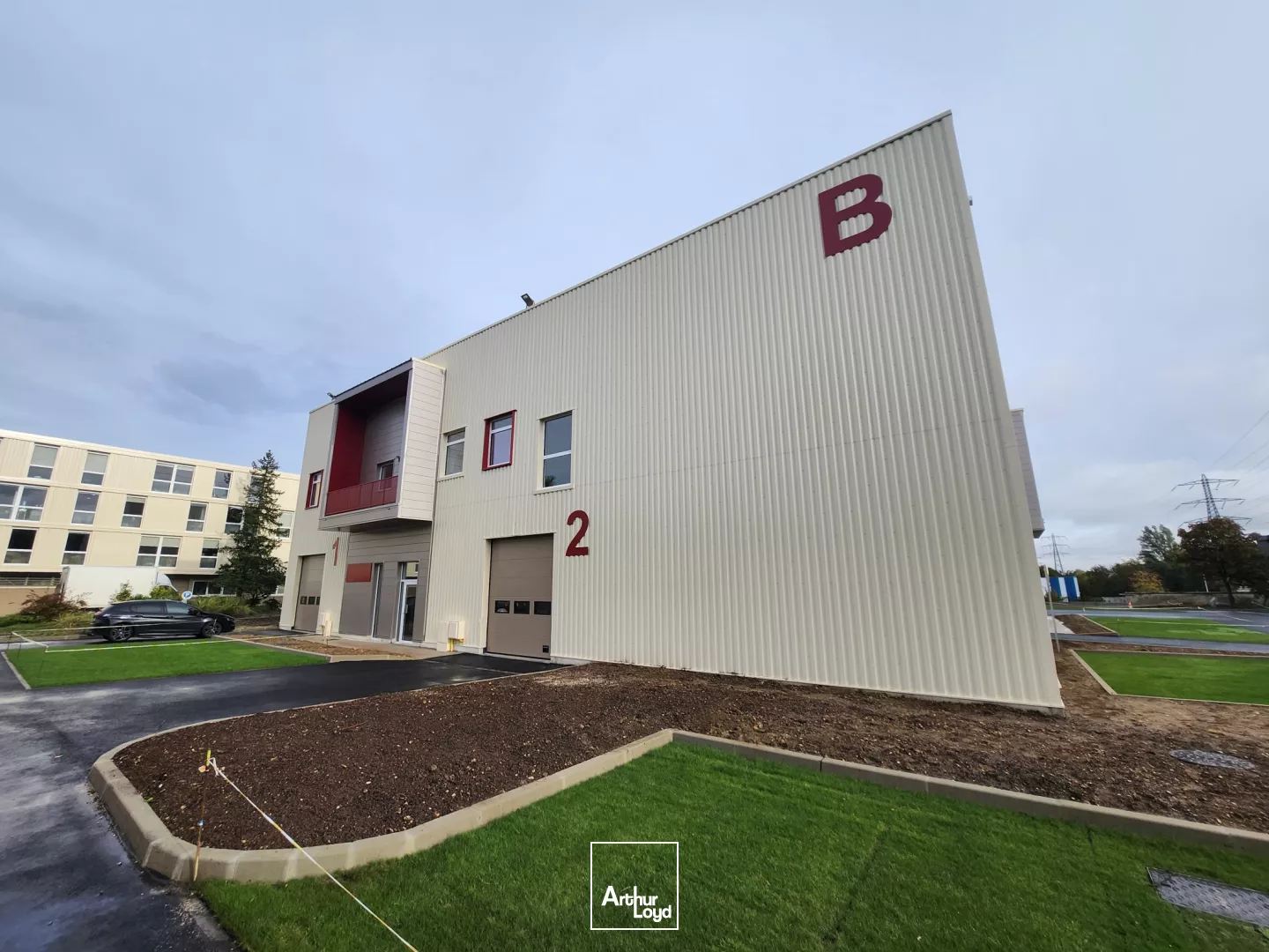 Petites cellules d'activités neuves à louer