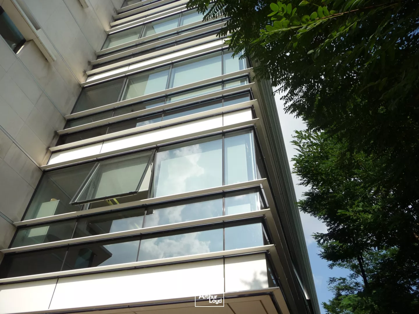Le Clarté, bureaux dans un immeuble sécurisé, moderne et serviciel, avec terrasse, à louer