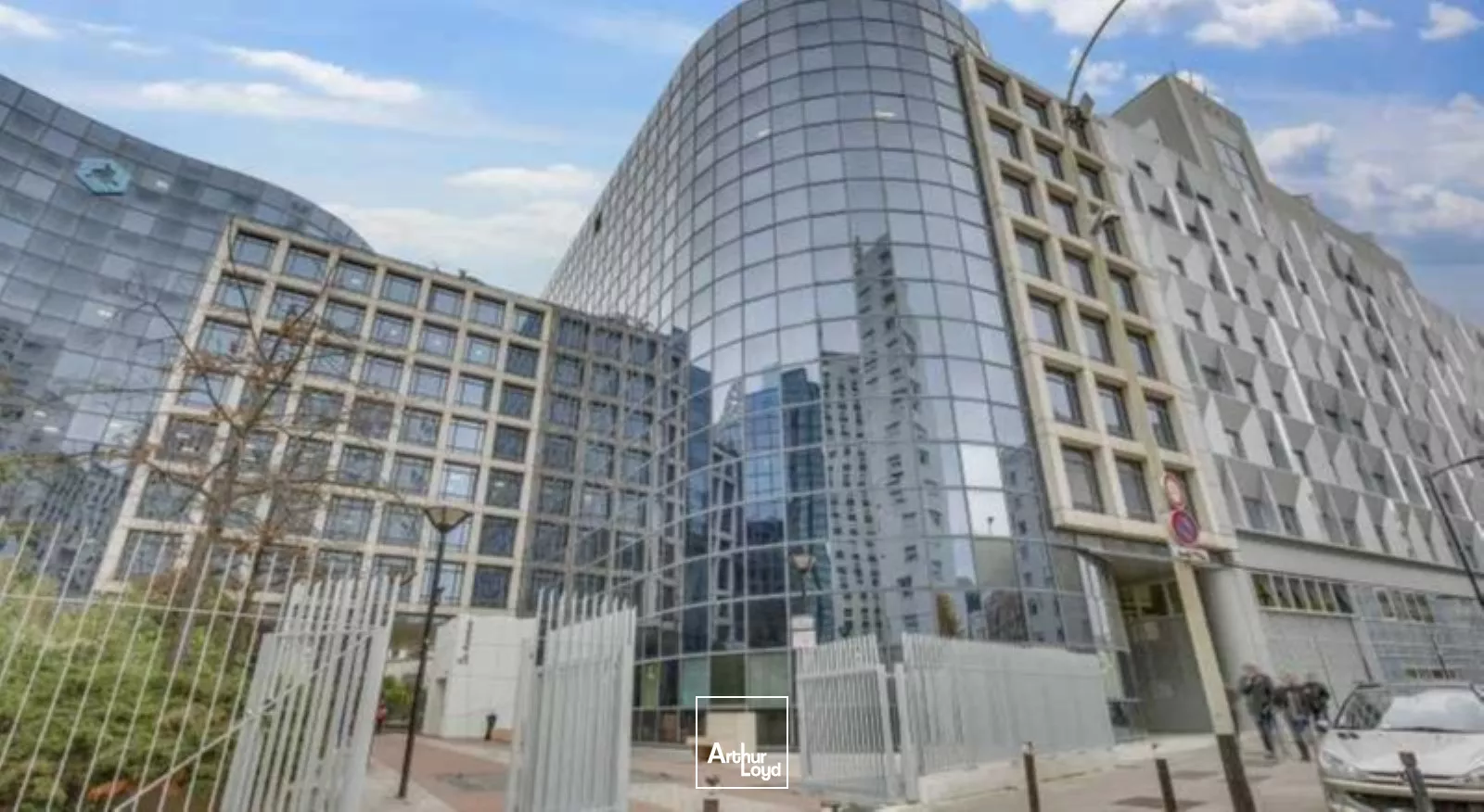 Immeuble de services avec bureaux lumineux - ERP possible