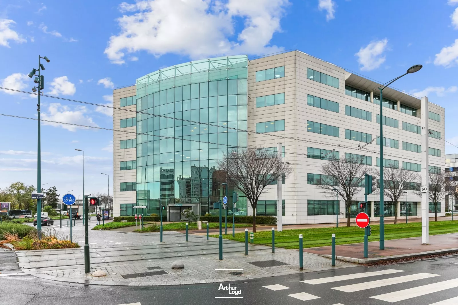 Bureaux rénovés à louer - Gennevilliers - Services - Proximité transports