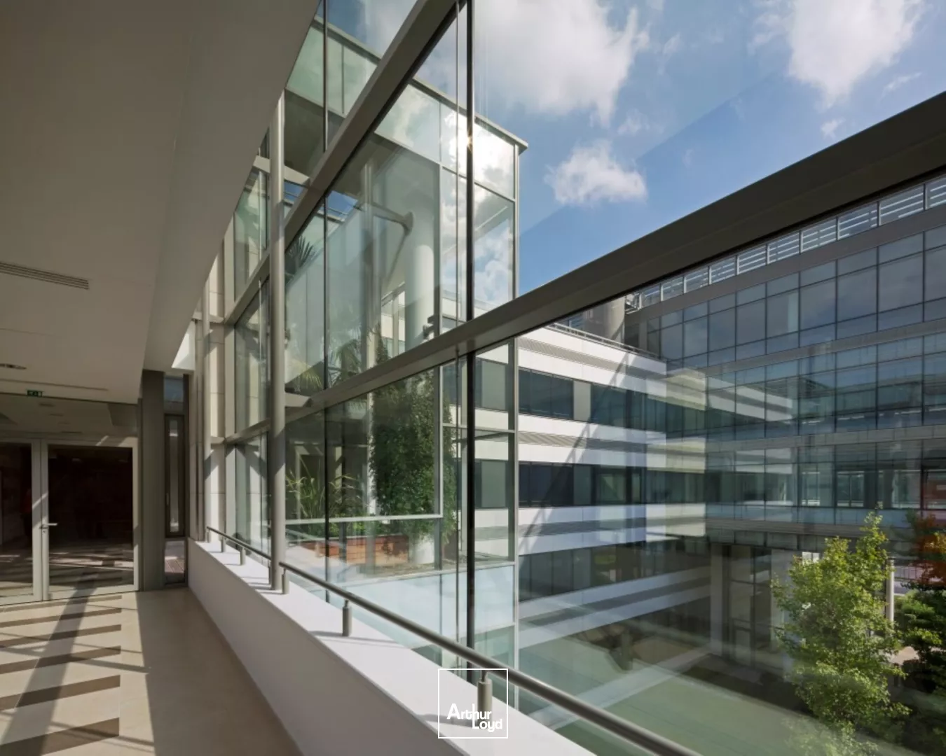 Bureaux neufs en bordure de la Seine, espaces verts et services pour un confort optimal