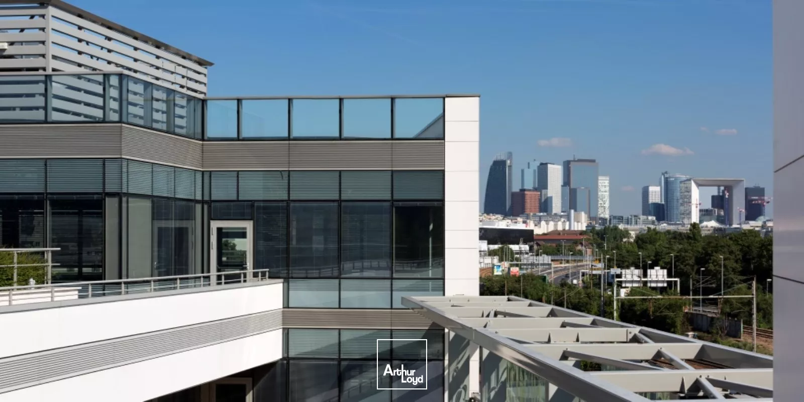 Bureaux neufs en bordure de la Seine, espaces verts et services pour un confort optimal