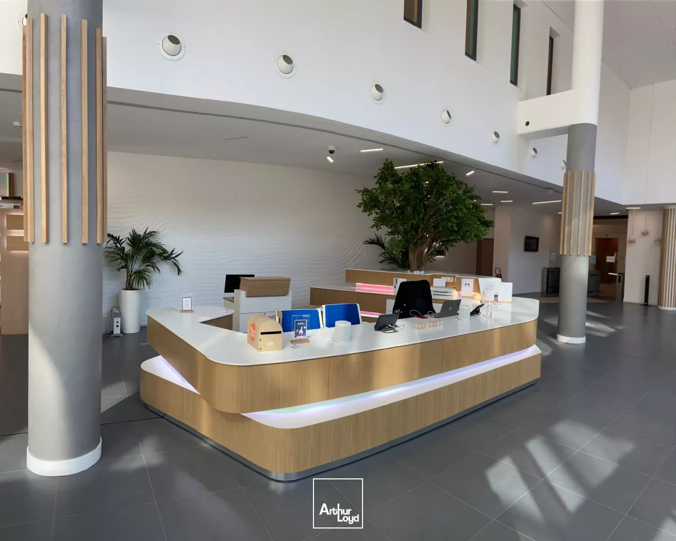 Clichy, bureaux rénovés avec vue sur la Seine et nombreux services dans un immeuble de standing