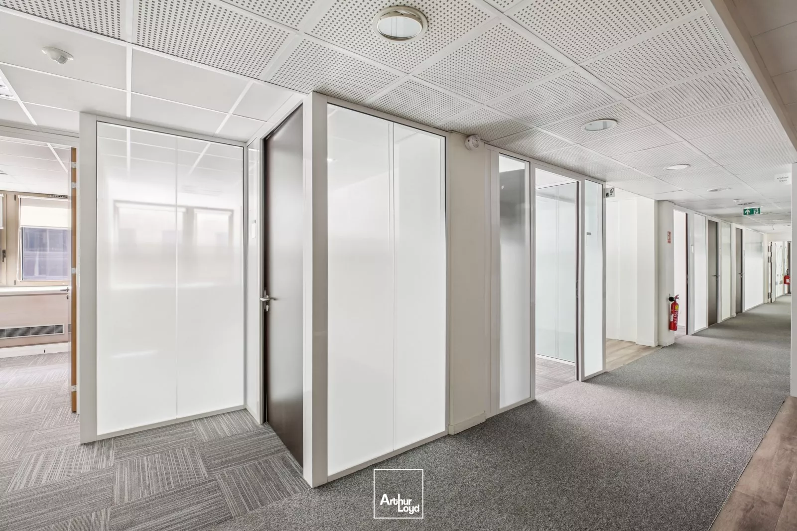 Nanterre - Bureaux rénovés, modernes et fonctionnels - Au pied du RER A Nanterre-Préfecture