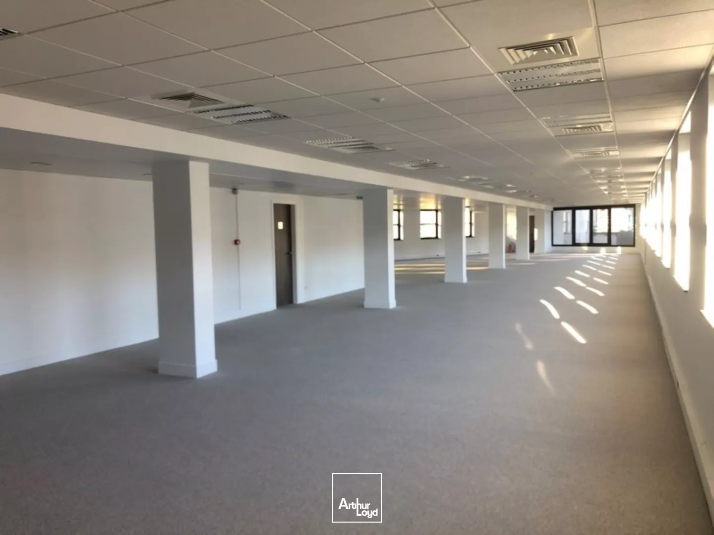 Immeuble de standing pour des bureaux Plug & Play - Parkings en sous-sol - PMR