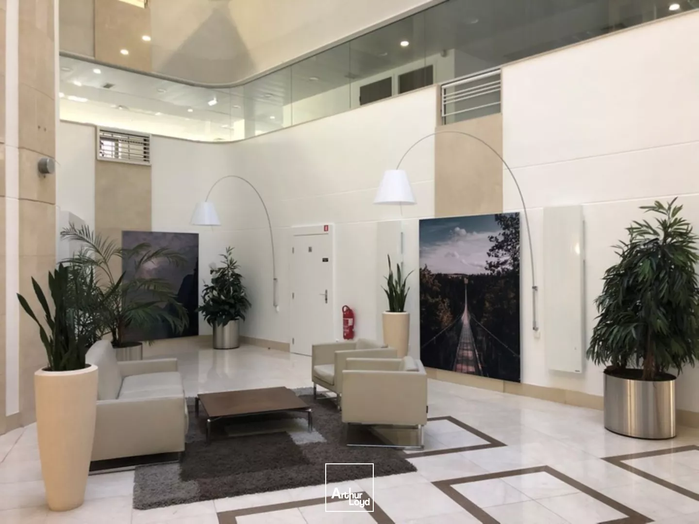 Immeuble de standing pour des bureaux Plug & Play - Parkings en sous-sol - PMR