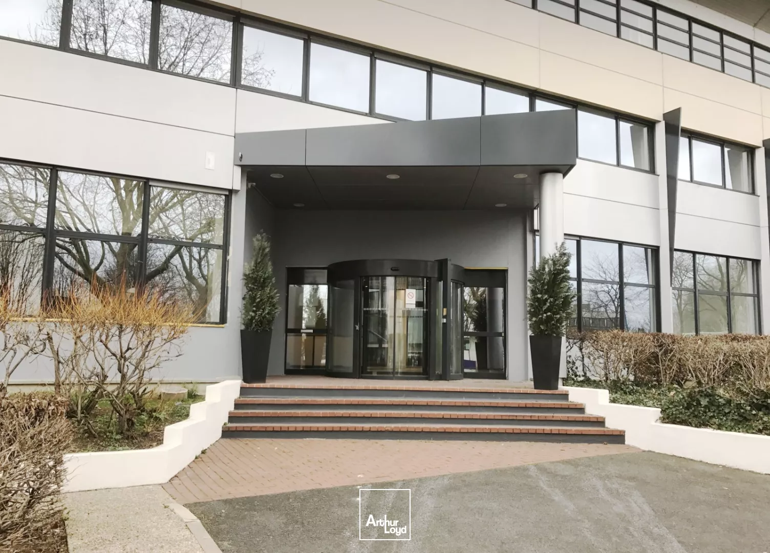 Immeuble rénové à Gennevilliers, avec patio intérieur - Transformation possible du RDC