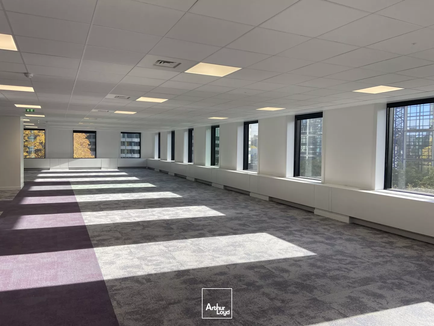 Bureaux à louer à COURBEVOIE LA DEFENSE 92400