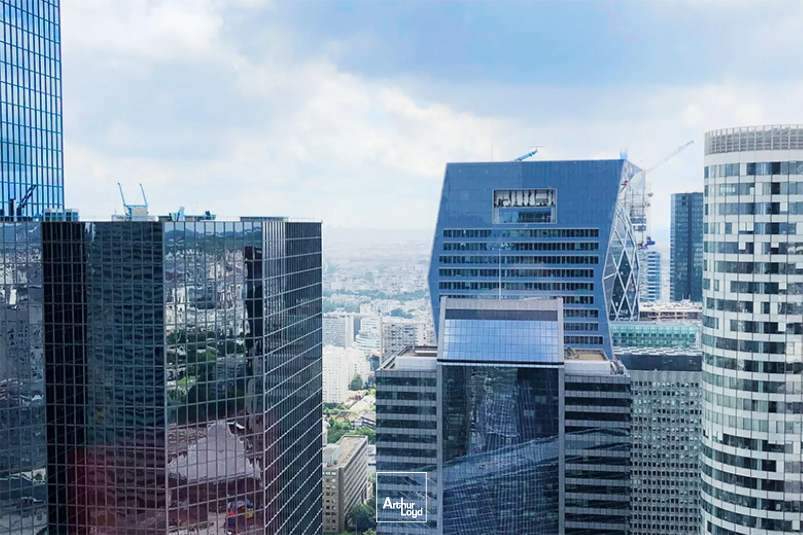 Bureaux à louer à COURBEVOIE LA DEFENSE 92400