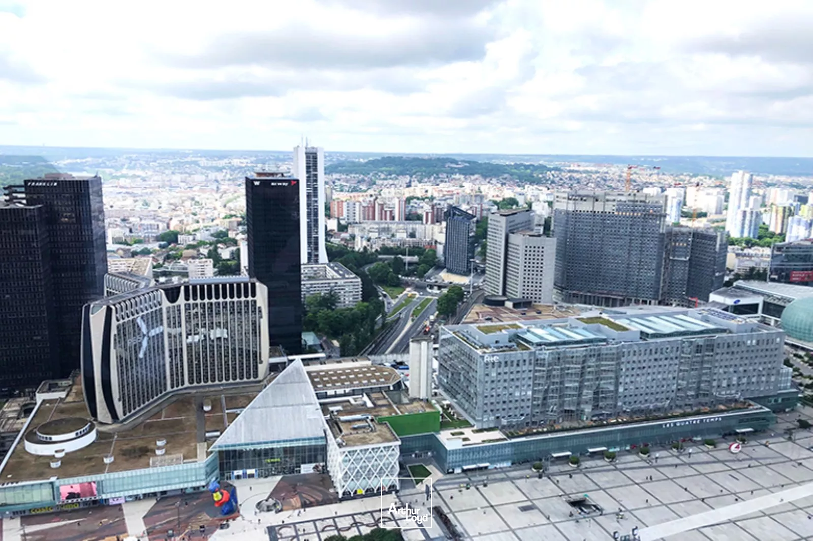 Bureaux à louer à COURBEVOIE LA DEFENSE 92400
